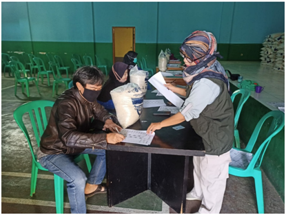 PENYALURAN BANTUAN BERAS